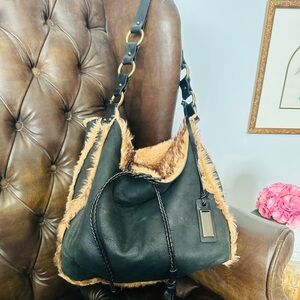 Dolce & Gabbana REVERSIBLE shoulder bag! Added wristlet!🔥